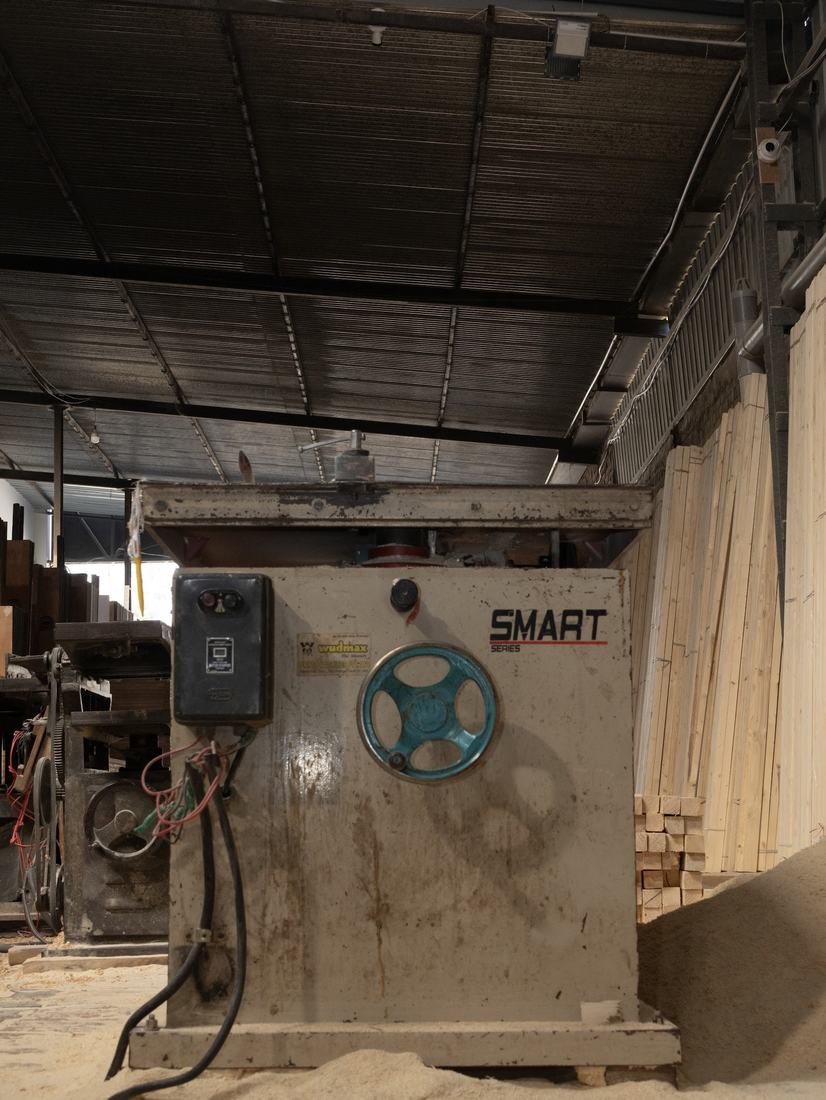 Panel saw cutting machine